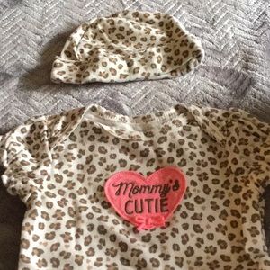 5 piece onesie lot- Wild About You! ❤️